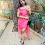 Losliya Mariyanesan Instagram - Ok , I m smiling ☺️who is melting ? Thanks @studio_l_by_lini for the lovely outfit . Feeling cute 🥰 Oh yeah , Happy Easter y’all ♥️