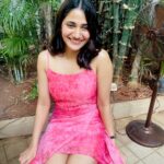 Losliya Mariyanesan Instagram - Ok , I m smiling ☺️who is melting ? Thanks @studio_l_by_lini for the lovely outfit . Feeling cute 🥰 Oh yeah , Happy Easter y’all ♥️
