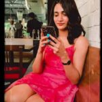 Losliya Mariyanesan Instagram - Ok , I m smiling ☺️who is melting ? Thanks @studio_l_by_lini for the lovely outfit . Feeling cute 🥰 Oh yeah , Happy Easter y’all ♥️