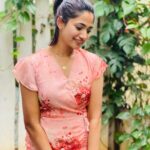 Losliya Mariyanesan Instagram - Happy Sunday 👋