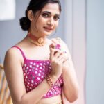 Losliya Mariyanesan Instagram - All waves eventually pass 🌊 Shot by @navin.appu Makeup & Hair @sty1e_guru Styling @shimona_stalin Lehenga @knotweddinghouse Jewels @aarvee.chennai Location @citadinesomrchennai