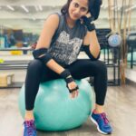Losliya Mariyanesan Instagram - Good morning everyone 😶‍🌫️