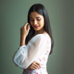 Losliya Mariyanesan Instagram - No one knows you. But all of them will judge you. 📸 @navin.appu 💄 @sty1e_guru 👗 Styling : @shimona_stalin Outfit : @knotweddinghouse Location @citadinesomrchennai
