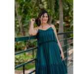 Losliya Mariyanesan Instagram - Be kind ☺️ : 📸 @kiransaphotography 💇‍♀️ @paviiiee_08 💄 @radiancebridalstudio 💆‍♀️ @preethi_hairstylist 👗 @ibhuvana.store