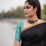 Losliya Mariyanesan Instagram - Paint your life colourful ⚡️ : : 📸 @kiransaphotography 💄 @radiancebridalstudio 👗 @vi.bha_