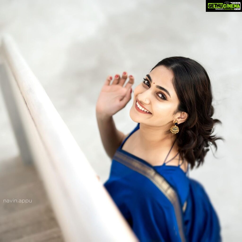 Losliya Mariyanesan Instagram - When you judge others you don’t define them, you define yourself. Photography @navin.appu Styled @indu_ig Saree @thenmozhidesigns Blouse @__ru_hii_ Makeup @abhirami_mua Hairdo @meticulous_makeovers Jewels @made_for_hers Pro @sathish_pro