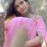 Losliya Mariyanesan Instagram - You guys remember this song ? Thanks for this beautiful saree @tribanga_india