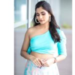 Losliya Mariyanesan Instagram - Smile when you look at yourself 🕸 Shot by @navin.appu Makeup & Hair @sty1e_guru Stylist @shimona_stalin Designer @knotweddinghouse Jewels @aarvee.chennai Location @citadinesomrchennai