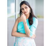 Losliya Mariyanesan Instagram - Smile when you look at yourself 🕸 Shot by @navin.appu Makeup & Hair @sty1e_guru Stylist @shimona_stalin Designer @knotweddinghouse Jewels @aarvee.chennai Location @citadinesomrchennai