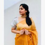 Losliya Mariyanesan Instagram - Queen Mentality .👑. 👗 @vi.bha_