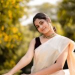 Losliya Mariyanesan Instagram - The one who will heal you is YOU : : : 📸 @kiransaphotography 👗 @vi.bha_ 💄 @radiancebridalstudio