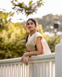 Losliya Mariyanesan Instagram - The one who will heal you is YOU
:
:
:
📸 @kiransaphotography 
👗 @vi.bha_
💄 @radiancebridalstudio