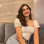 Losliya Mariyanesan Instagram - Believe in sudden positive shifts. Things can change for you at anytime. #october🦄