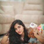Losliya Mariyanesan Instagram - Can't help but wonder 💭🧸 @dhanush__photography