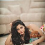 Losliya Mariyanesan Instagram - Can't help but wonder 💭🧸 @dhanush__photography
