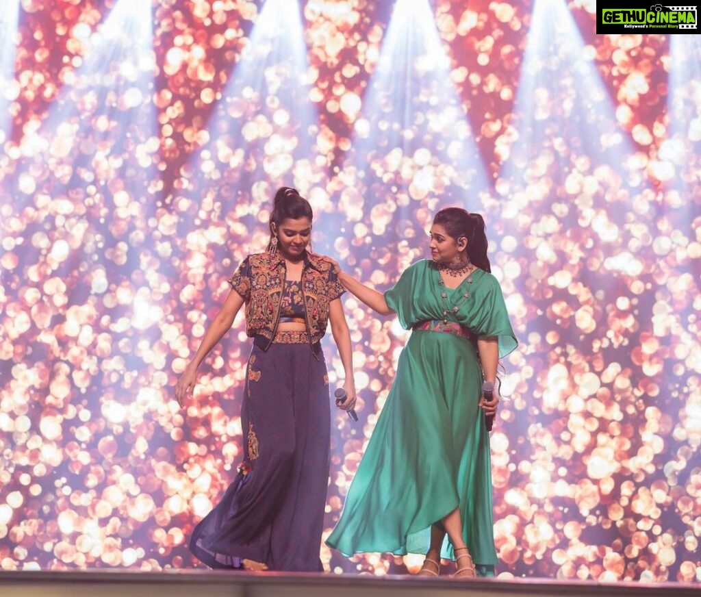 M.M. Manasi Instagram - The @manasimm @monisshamm sisters' Splendid Song Performance Takes Audience by Storm in #NanbanEntertainmentLaunch happened last night @proyuvraaj 💯 @arunprasath_photography 😇 #NanbanCraftmastersAward #NanbanArtsAndCultureLaunch nanban_group @NanbanNarain @NanbanEntIndia @Aariarujunan #kollywood #tollywood #mollywood #celebrities #singer #sisters #rocking #performance #chennai #tamilnadu #india #picoftheday #trending #trendingnow