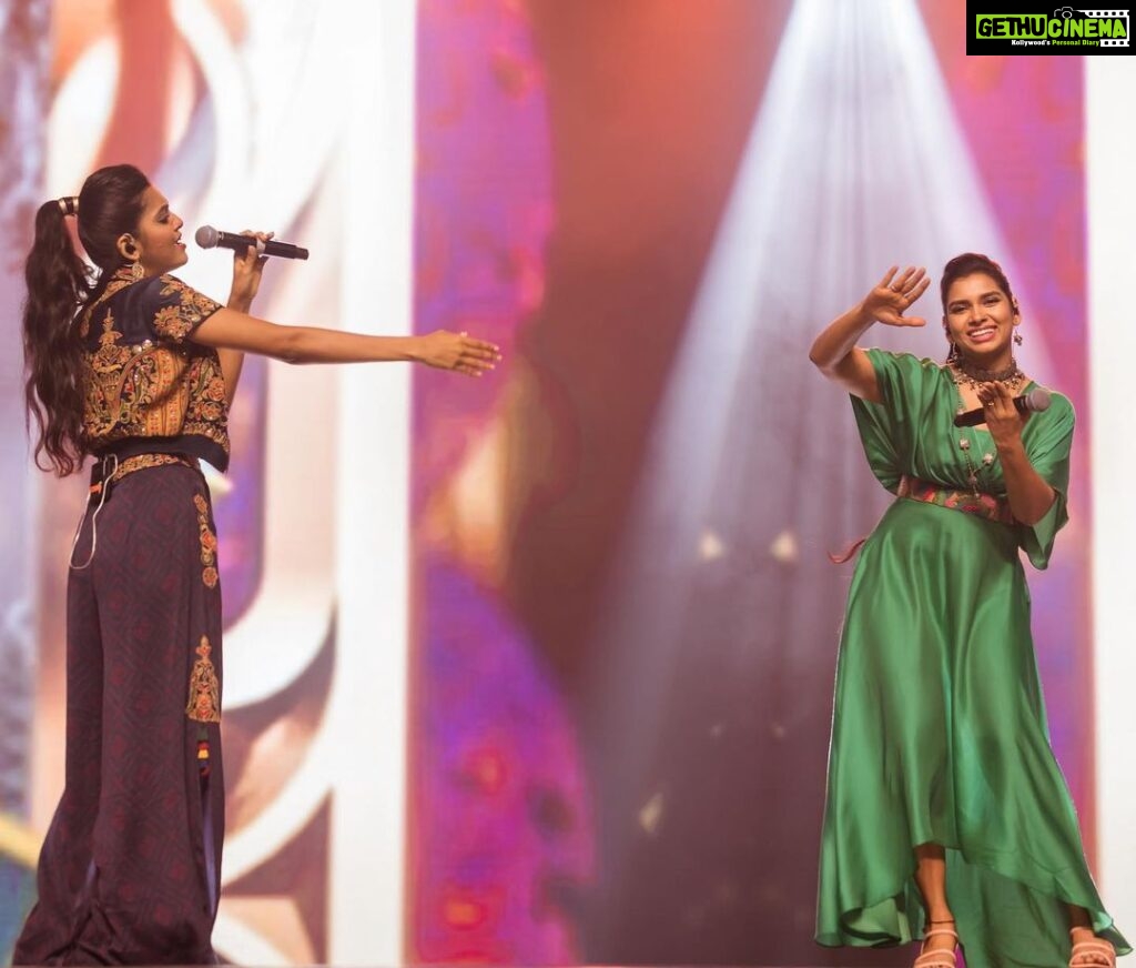 M.M. Manasi Instagram - The @manasimm @monisshamm sisters' Splendid Song Performance Takes Audience by Storm in #NanbanEntertainmentLaunch happened last night @proyuvraaj 💯 @arunprasath_photography 😇 #NanbanCraftmastersAward #NanbanArtsAndCultureLaunch nanban_group @NanbanNarain @NanbanEntIndia @Aariarujunan #kollywood #tollywood #mollywood #celebrities #singer #sisters #rocking #performance #chennai #tamilnadu #india #picoftheday #trending #trendingnow