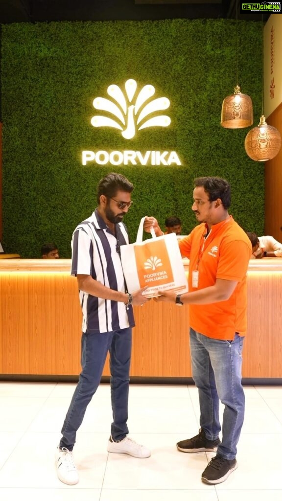 Ma Ka Pa Anand Instagram - Aadi shopping is rightly done..💖📲 happy ah vangurom adhuvum aadi sale la vaangurom! ✨ Buy Vivo smartphones at Poorvika and grab all the amazing offers. Visit your nearest Poorvika showroom.. @vivoindia_tamilnadu @poorvika_india #ItsMyStyle #Athirstaadi #XtremeImagination #DelightEveryMoment