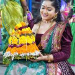 Madhavi Latha Instagram - తెలంగాణ ఆడపడుచులకు ఎంగిలిపూల బతుకమ్మ శుభకాంక్షలు