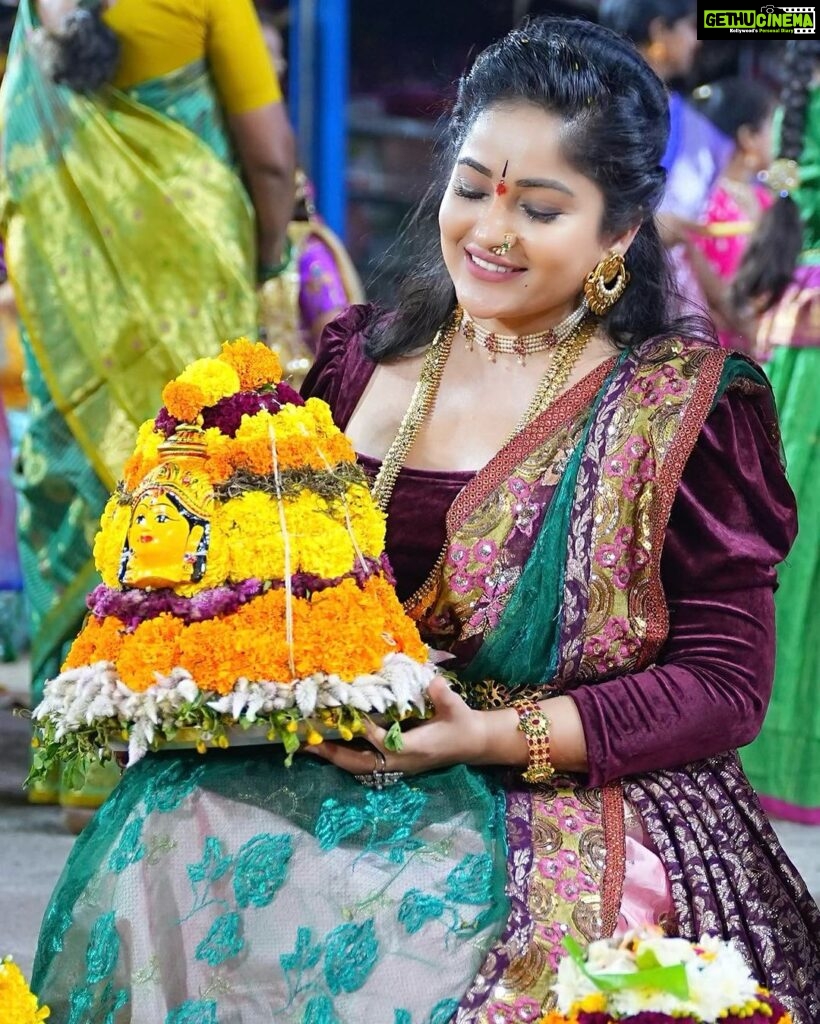 Madhavi Latha Instagram - తెలంగాణ ఆడపడుచులకు ఎంగిలిపూల బతుకమ్మ శుభకాంక్షలు