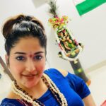 Madhavi Latha Instagram - Day-4 Navaratri Kushmandadevi Color- royal blue attire Today amma Paada seva Amma itself is maa durga #worshipmother -#maadurga #navaratri2023 #madhavilatha