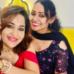 Madhavi Latha Instagram - ❤️❤️😝😝😍😍after long time v spend gud time Madhavi Latha Garu all credit goes to your birthday celebrations late past sorry to all 💃🏻💃🏻💃🏻💃🏻dance practice #reels #reelsinstagram #instagram #trending #viral #explore #love #instagood #explorepage #tiktok #reelitfeelit #india #follow #photography #fyp #reel #instadaily #followforfollowback #reelsvideo #likeforlikes #like #fashion #memes #foryou #reelkarofeelkaro #music #o #insta #instagramreels
