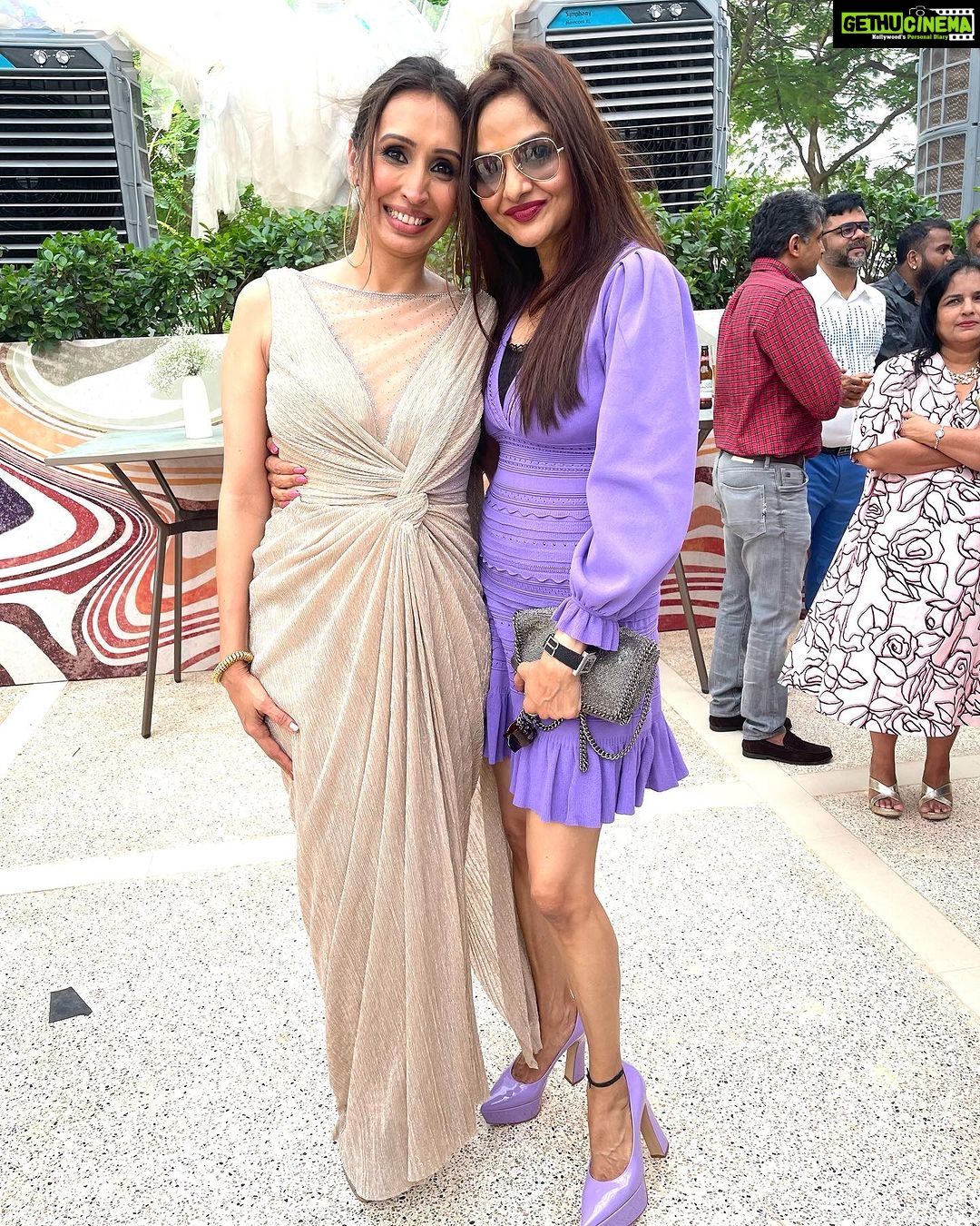 Madhoo Instagram - @meentimehta happy birthday 🎂 💜💜💜💜 Mumbai, Maharashtra