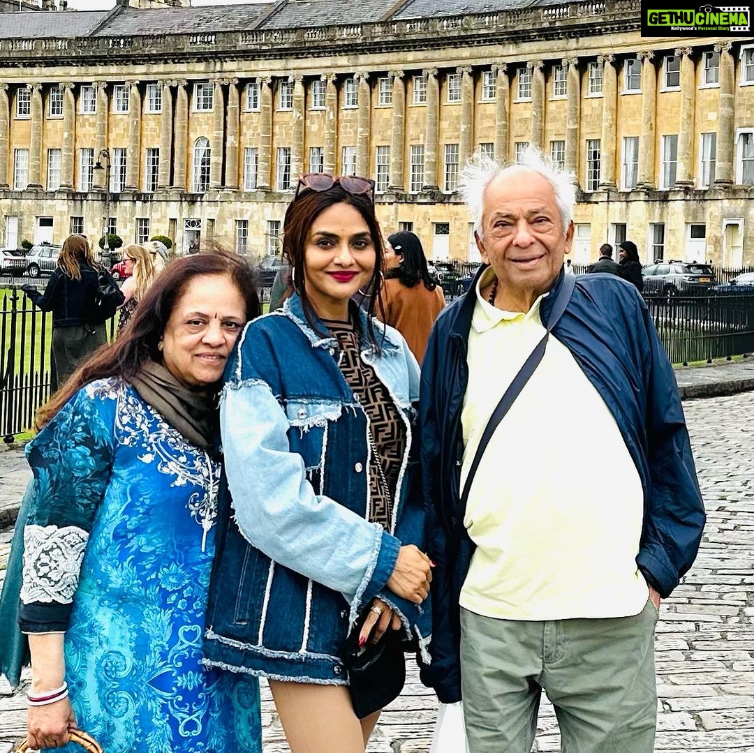 Madhoo Instagram - Happy birthday to my dad❤️❤️❤️❤️❤️ London, United Kingdom