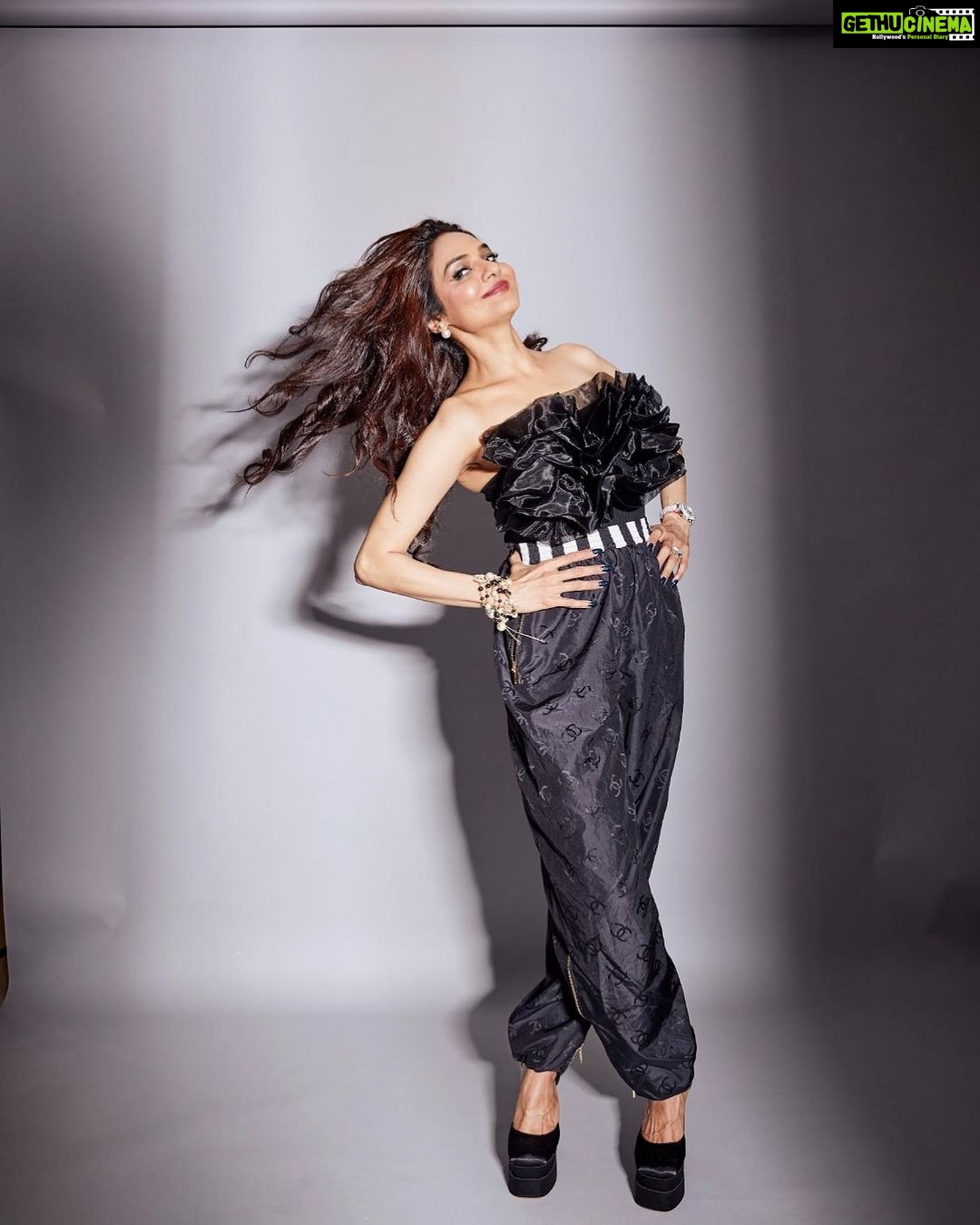 Madhoo Instagram - #wildlifephotography #hairgoals 🧚🏿♀️❤️💃 London, United Kingdom