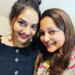 Madhoo Instagram - Happy people happy life ❤️❤️❤️❤️ @poojasippy @payalkilachand @reshmavazirani1 @jenniferkotwal ❤️❤️❤️❤️