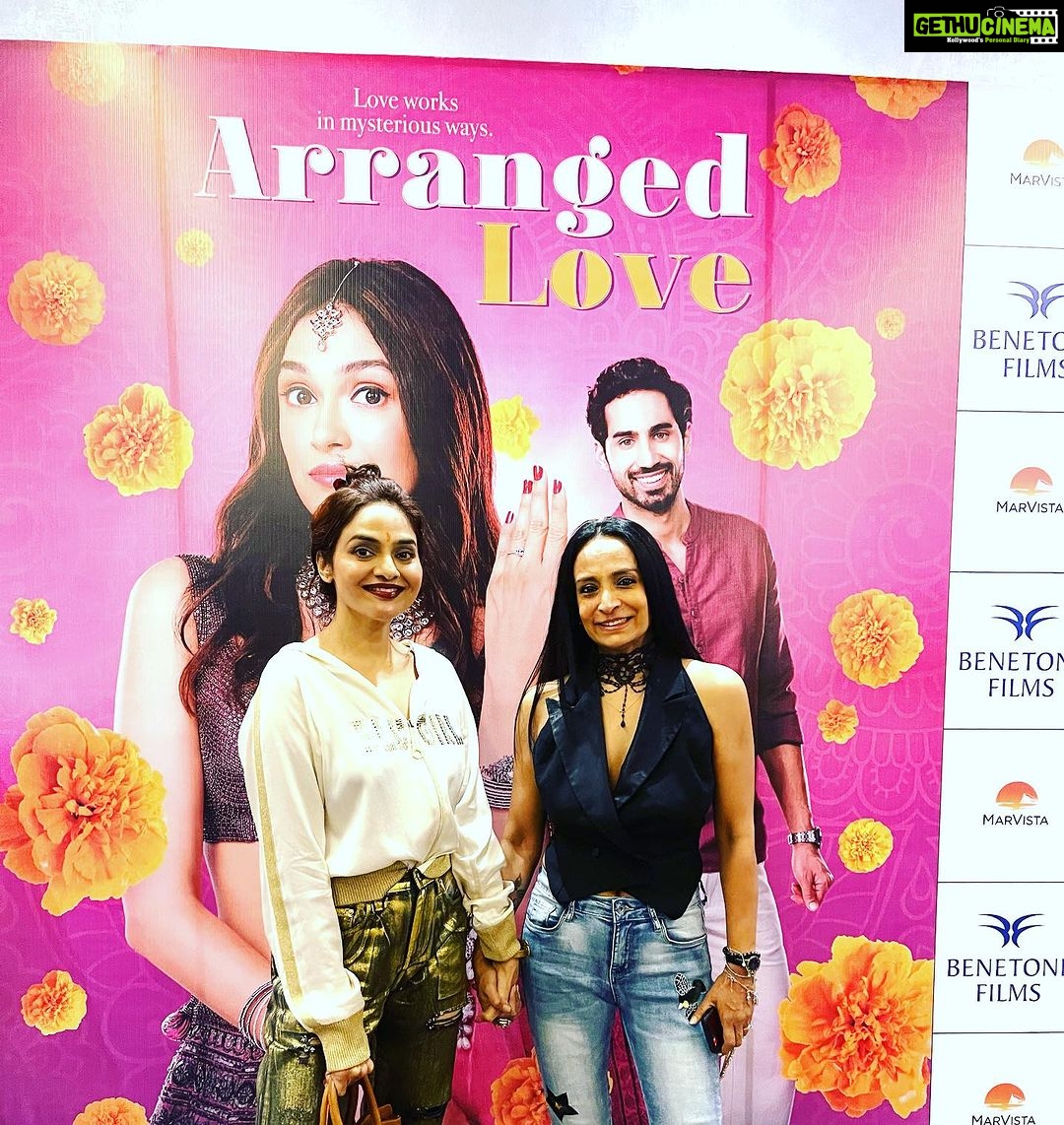 Madhoo Instagram - @suchipillai u rock girl #arrangedlove ❤️❤️❤️❤️ Mumbai, Maharashtra