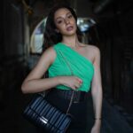 Madhurima Roy Instagram - Ya lookin’ x @accessorizeindiaofficial ~ Shot by @the_little_lens Edited by yours truly ~ #accessorize #collaborationpost #fashionreel #handbags Bandra