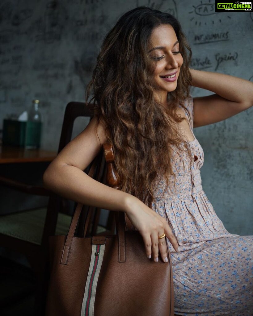 Madhurima Roy Instagram - To bean or not to bean ☕️💭 .. So fun collaborating on this one @the_little_lens @accessorizeindiaofficial .. #accessorizeindia #collaborationpost #coffeeshopcorners #instadaily #photoshootideas Birdsong - The Organic Cafe