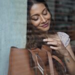 Madhurima Roy Instagram - To bean or not to bean ☕️💭 .. So fun collaborating on this one @the_little_lens @accessorizeindiaofficial .. #accessorizeindia #collaborationpost #coffeeshopcorners #instadaily #photoshootideas Birdsong - The Organic Cafe