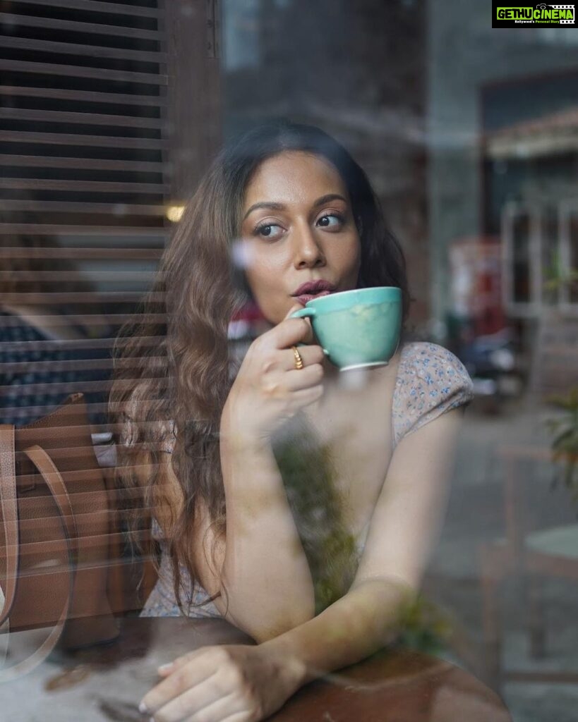 Madhurima Roy Instagram - To bean or not to bean ☕️💭 .. So fun collaborating on this one @the_little_lens @accessorizeindiaofficial .. #accessorizeindia #collaborationpost #coffeeshopcorners #instadaily #photoshootideas Birdsong - The Organic Cafe