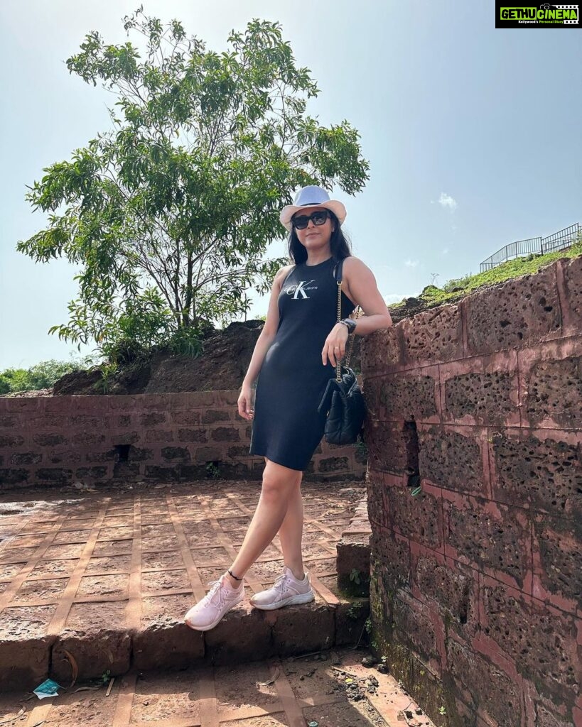 Madhurima Tuli Instagram - Live life with no excuses.. Travel with no regret.. 🖤 #travel #fort #goa #love #life #explore