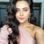 Madhurima Tuli Instagram - Selfie series 🌸💓 HMU @sunny_makeup_artist #selfie #pink #love #loveyourself