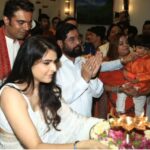Madhurima Tuli Instagram – Embracing the divine blessings of Lord Ganesha at the residence of the hounourable Chief Minister of Maharashtra @mieknathshinde Sir Grateful for this unforgettable experience 🙏🏼