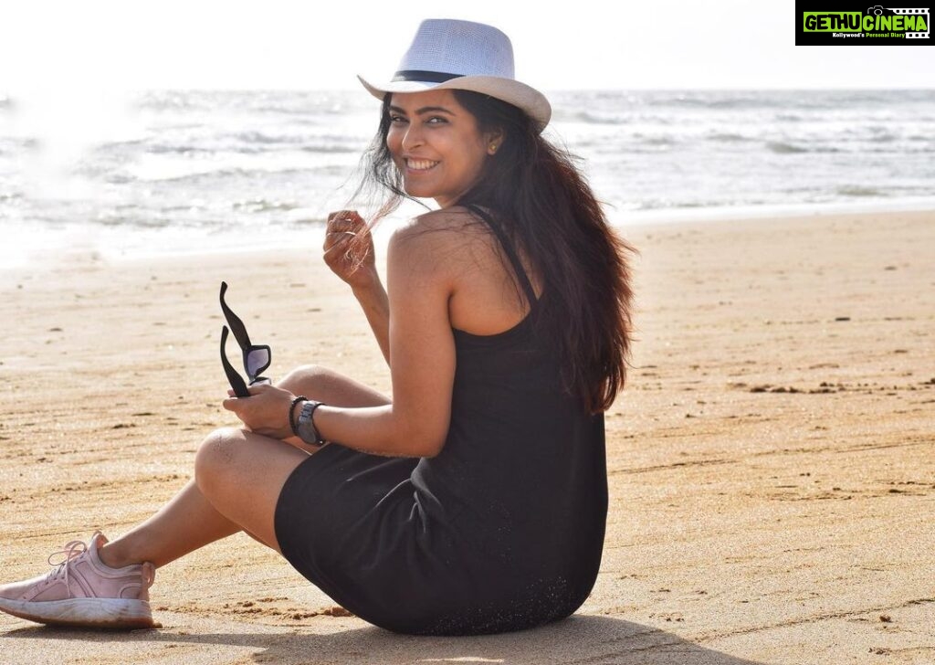 Madhurima Tuli Instagram - 🖤🌊 PC - @sinhaswati2309 🫶🏼 #beachlove #beach #goa #paradise Goa Beach