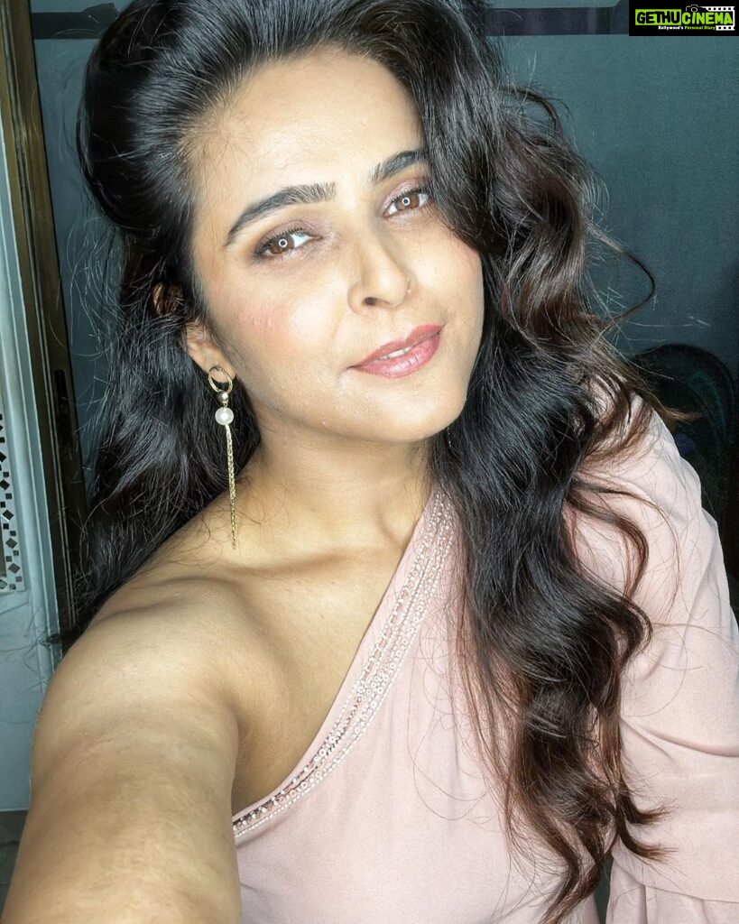 Madhurima Tuli Instagram - Selfie series 🌸💓 HMU @sunny_makeup_artist #selfie #pink #love #loveyourself
