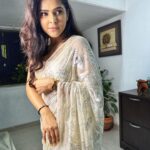 Madhurima Tuli Instagram - Piya tose Naina lage re.. 🫶🏼🤍 #sareelove #momssaree #love #white #peace