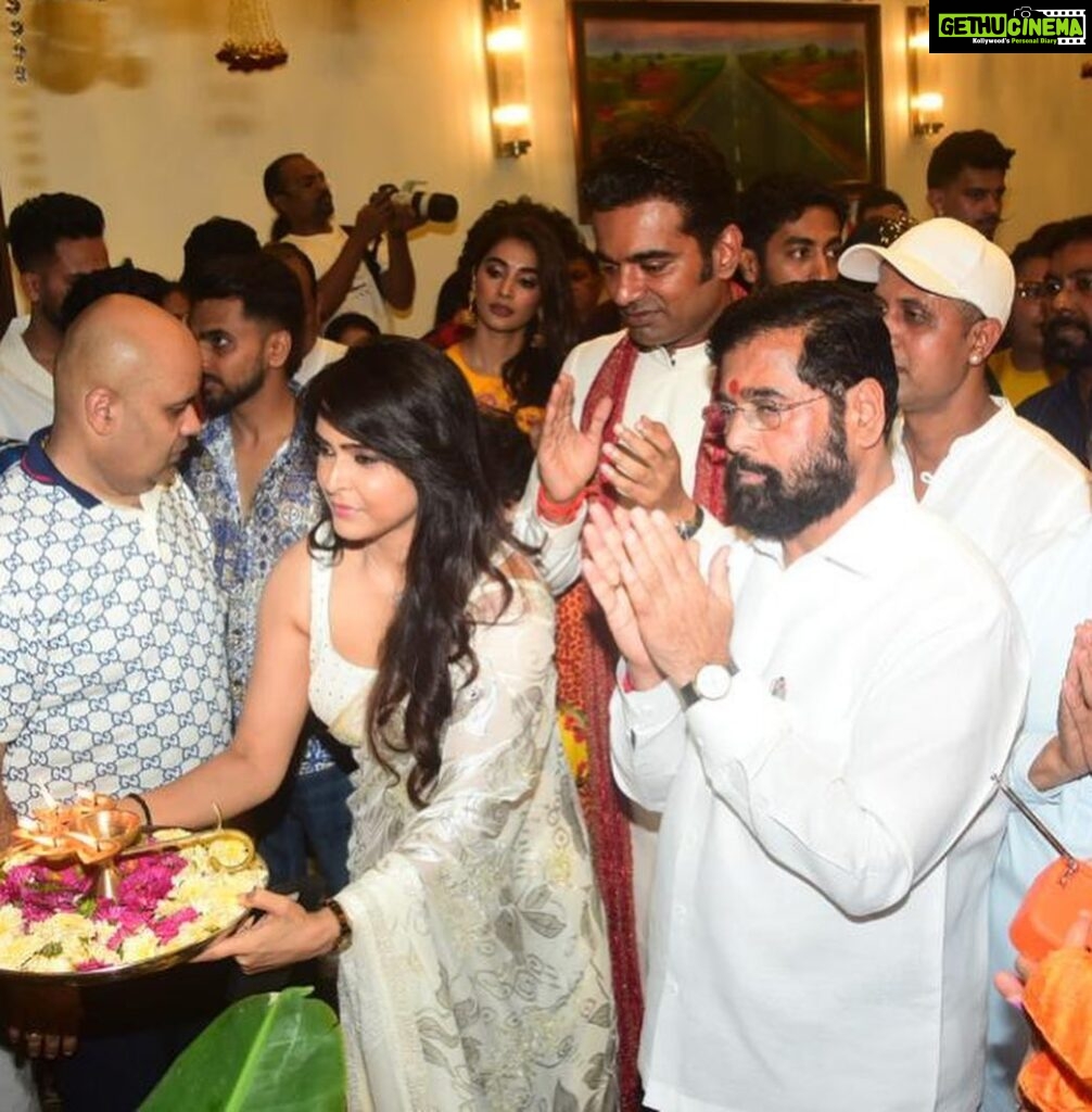 Madhurima Tuli Instagram - Embracing the divine blessings of Lord Ganesha at the residence of the hounourable Chief Minister of Maharashtra @mieknathshinde Sir Grateful for this unforgettable experience 🙏🏼