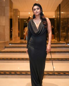 Madhurima Tuli Instagram - #lokmatmoststylishawards 💫⭐️

Outfit @ikichic_official
Stylist @simstyles20
Accessories @cherryblossoms.designs
Earrings @rubans.in @oakpinionpr 
HMU @raj_mukadam 
Photographer - Piyush / @gunjanc7 @lokmat 

#aboutlastnight