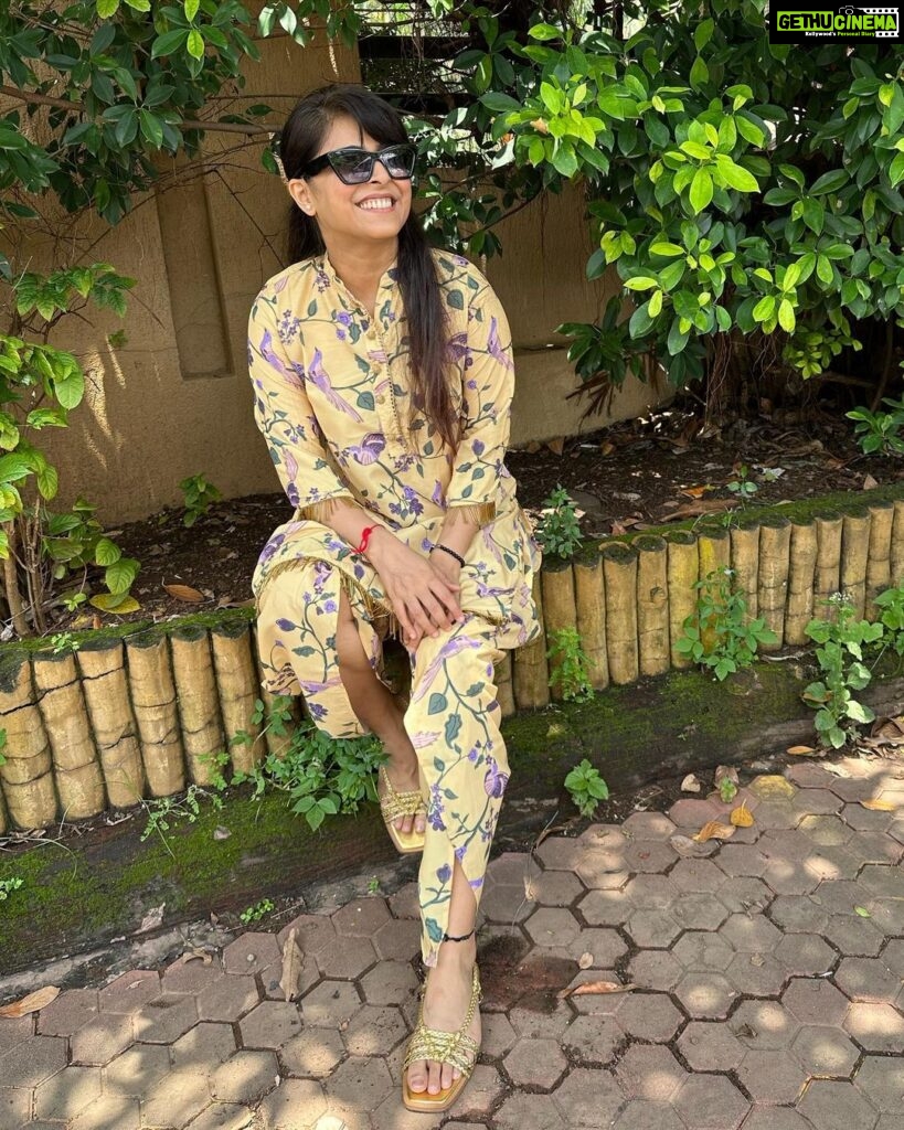 Madhurima Tuli Instagram - Love this new outfit by @ambraee_ 💛💛 #yellow #love #sun #indianwear