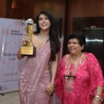 Madhurima Tuli Instagram - This one is truly special because it’s MOST ICONIC MOTHER DAUGHTER DUO ❤️🙏🏼 Thank you #saraswatidadasahebphalkesoulmateawards2023