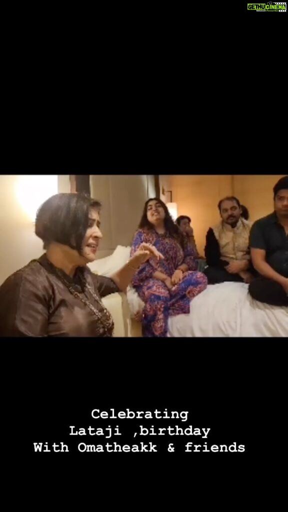Madhushree Instagram - Celebrating one and only nightingale #latamangeshkar ji,s birthday with swamiji #omatheakk and friends . #music #songs #happybirthday #film #priyamalik #nancy