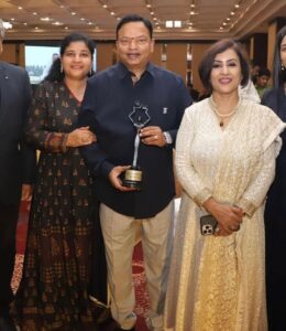 Madhushree Instagram - Thanks to #shetamilnakshathramawards2023  #manikandan  for #mallipoo , also attended the birthday celebration of #drisharikganesh. #prabhudeva  #jayamravi and many more
