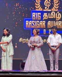 Madhushree Instagram - With your love again #mallipoo  #rocks  thanks to #bigtamilrasigarawards #bigfm #arrahman  #yuvanshankarraja  #vidyasagar  #deva  #tamil  #gvprakash  #thamarai  #vtk  #gautammenon  #silambarasan  #simbufans