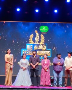 Madhushree Instagram - With your love again #mallipoo  #rocks  thanks to #bigtamilrasigarawards #bigfm #arrahman  #yuvanshankarraja  #vidyasagar  #deva  #tamil  #gvprakash  #thamarai  #vtk  #gautammenon  #silambarasan  #simbufans