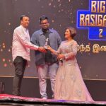 Madhushree Instagram – With your love again #mallipoo  #rocks  thanks to #bigtamilrasigarawards #bigfm #arrahman  #yuvanshankarraja  #vidyasagar  #deva  #tamil  #gvprakash  #thamarai  #vtk  #gautammenon  #silambarasan  #simbufans